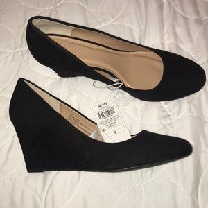 Women’s black suede heels
